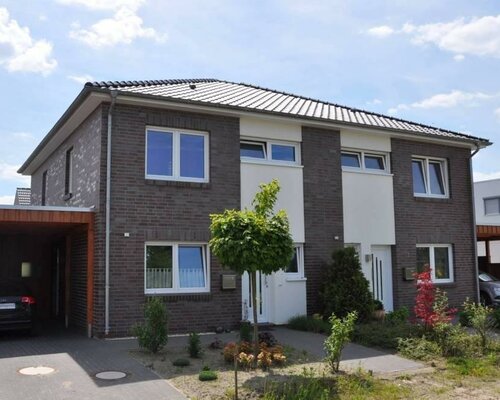 Neubau Doppelhaushälfte im stadtvillen Stil in Augustfehn!-