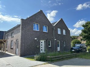Moderne Doppelhaushälfte mit durchdachtem Grundriss in Augustfehn! 