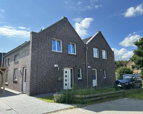 Moderne Doppelhaushälfte mit durchdachtem Grundriss in Augustfehn!-