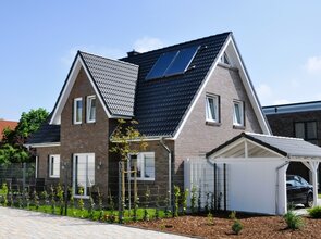 Harmonie von Tradition und Innovation: Neubau eines Einfamilienhauses im Friesengiebel-Stil 