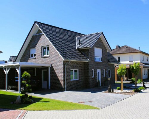 Harmonie von Tradition und Innovation: Neubau eines Einfamilienhauses im Friesengiebel-Stil-
